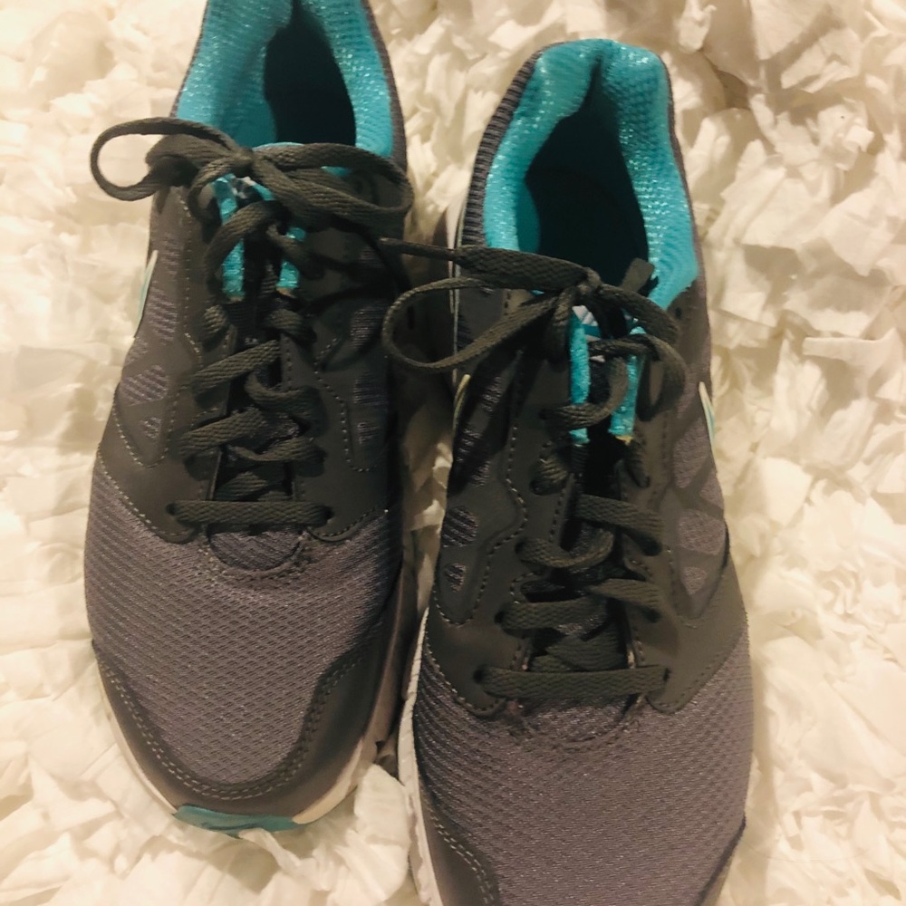 ❤️❤️Any four for $45❤️❤️ Nike women’s Sneakers